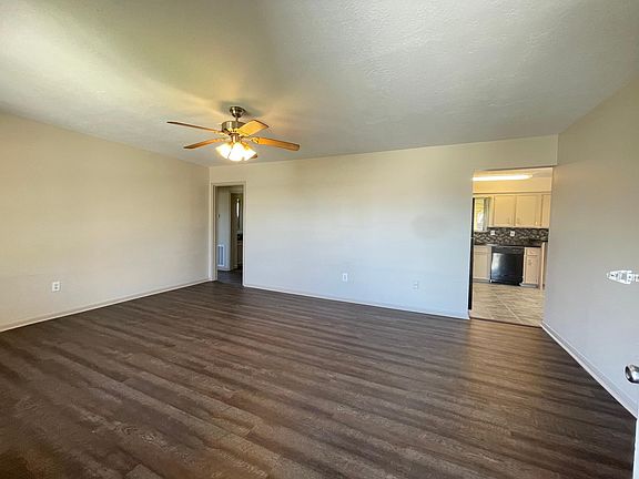 Large Living Room (with fan and closet)