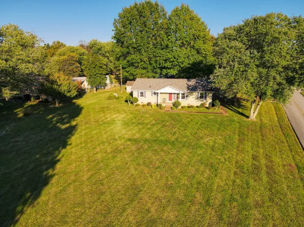 301 Old Highway 31 W, Cottontown, TN 37048