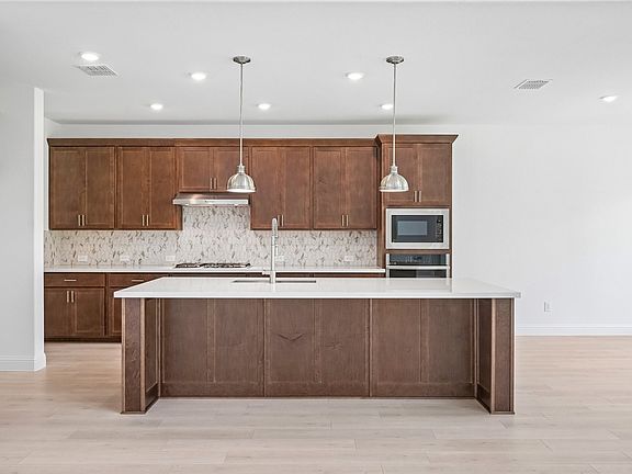 2nd image of 704 Green Heron Rd