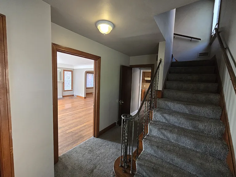 9657 E Outer Dr #1 — Photo 2