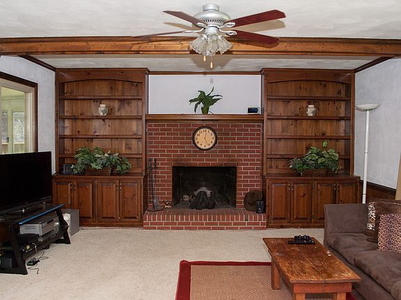4th image of 544 Giles Dr
