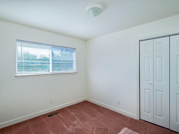 4th image of 120 S Seminole Dr