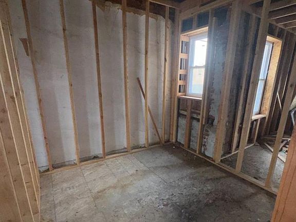 3rd image of 1604 W Louden St