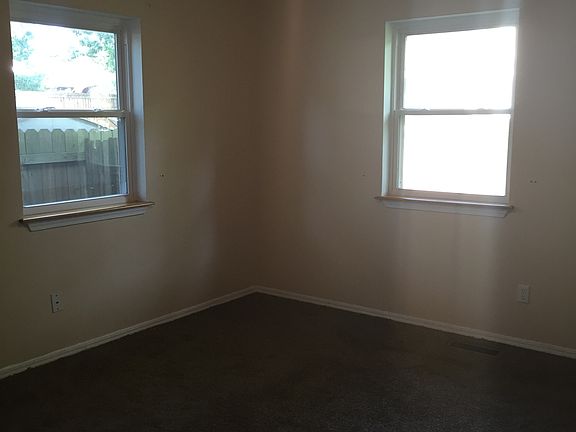 4th image of 802 NW A St