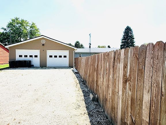 3rd image of 575 E Main St