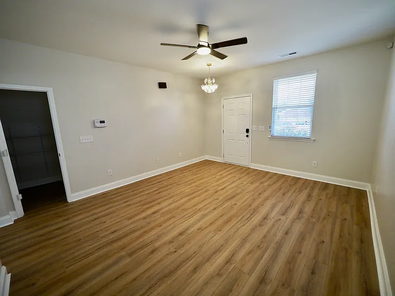 27 Border Ave — Photo 10