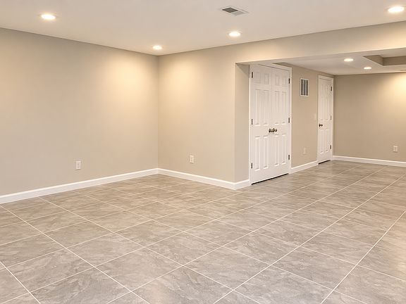 4th image of 9441 Windpine Rd