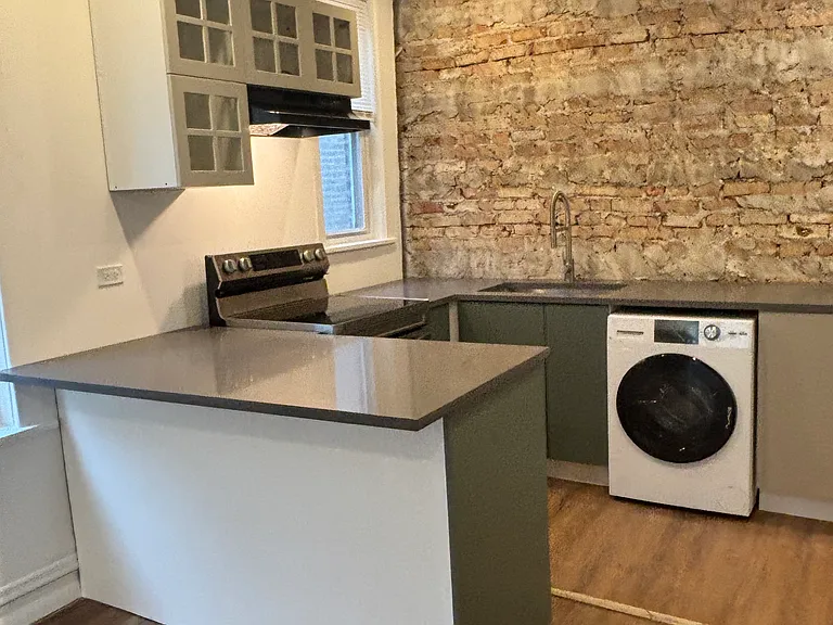 740 N Spaulding Ave #2F — Photo 4