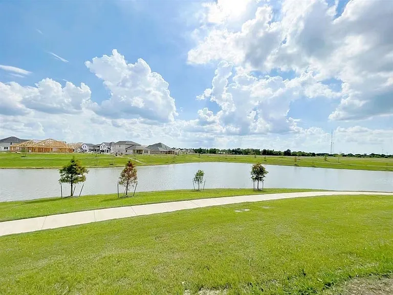 4403 Silvergrass Ln — Photo 26