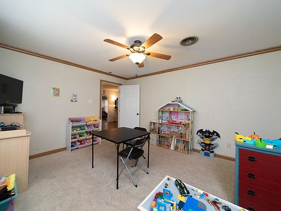 2nd image of 1013 W Yucca Ave