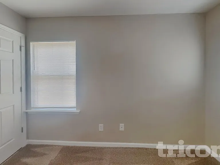 910 Statler Dr — Photo 11