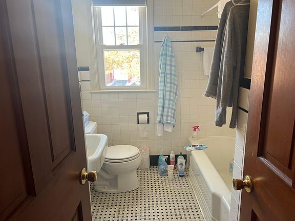 4th image of 557 New Scotland Ave #1