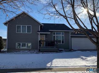117 W Chapelwood Dr, Brandon, SD 57005