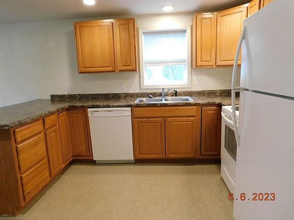 3rd image of 118 N Willow St #3