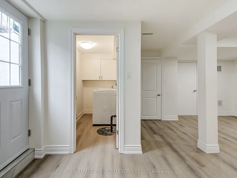 277 Mississaga St #LOWER — Photo 6