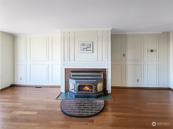 5th image of 700 SE Castle Park Court