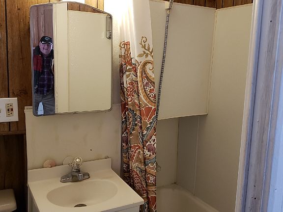 2nd image of 410 W 1st St APT 6