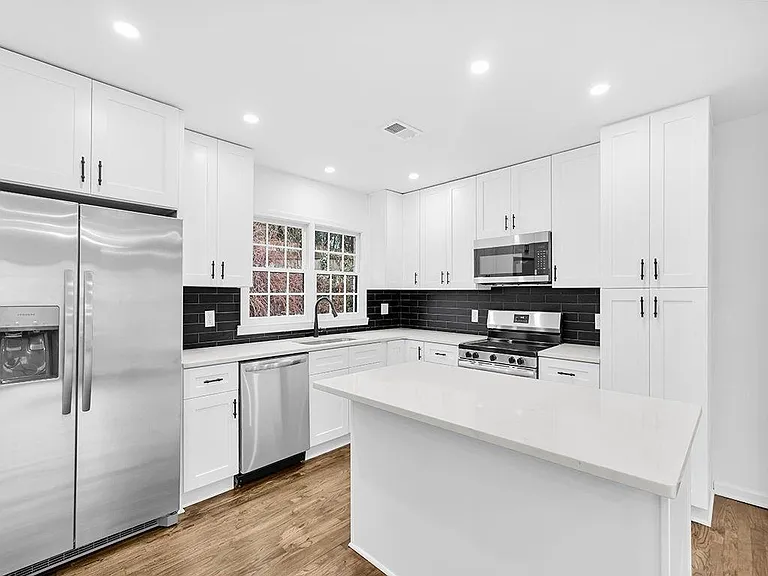 1253 Dunwoody Ln — Photo 9