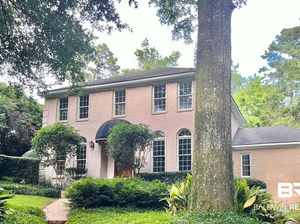 679 Colonial Dr, Fairhope, AL 36532