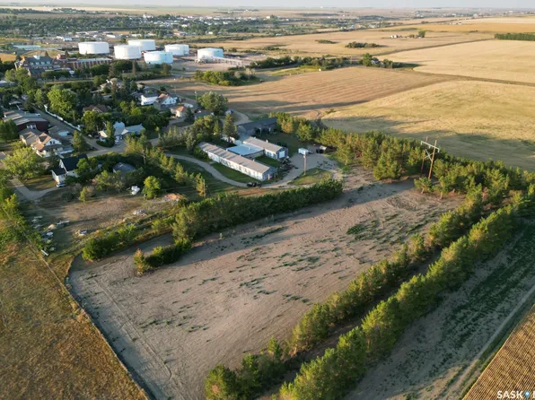 745-751 Victoria Street E, Moose Jaw, SK S6H 6A5