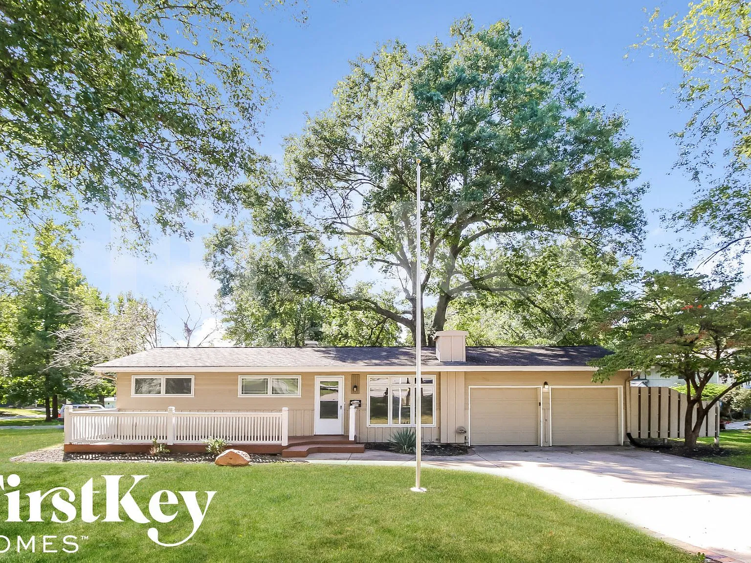 3 bed, 1.0 bath, 1536 sqft, $2,330 — Photo 1