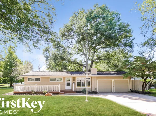 2305 NE 61st St, Kansas City, MO 64118
