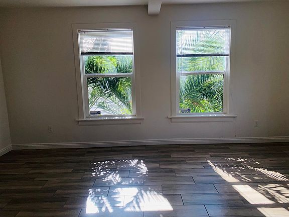 4th image of 9127 Greenleaf Ave