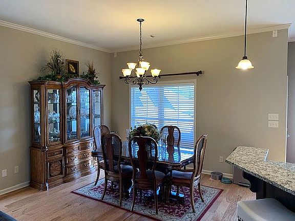 3rd image of 553 Shelby Cir