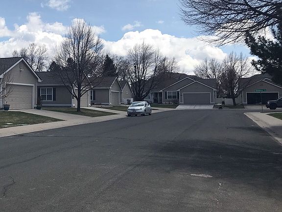 3rd image of 3761 Carrington Cir