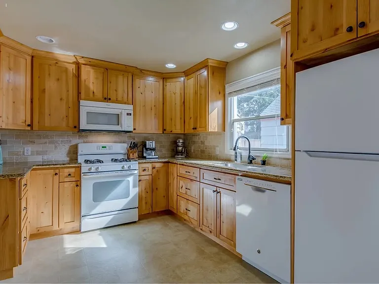 7070 N Cambridge Ave — Photo 30