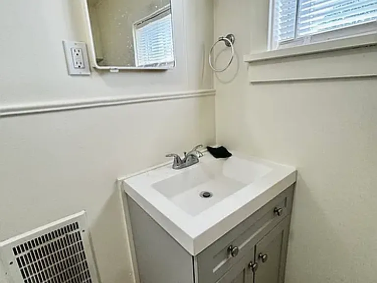 335 S Wood St #3 — Photo 5