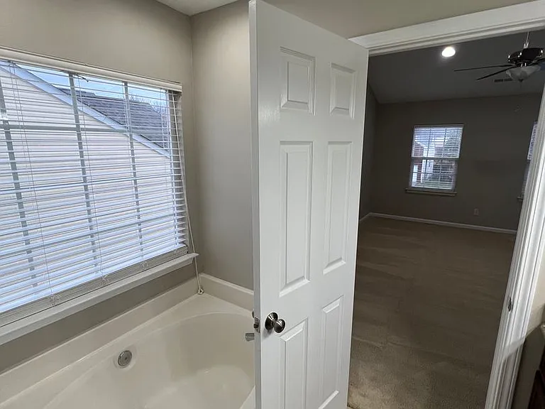 6893 Fenwick Dr — Photo 19
