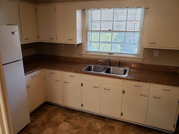 4th image of 1938 Gardiner Ln APT 3