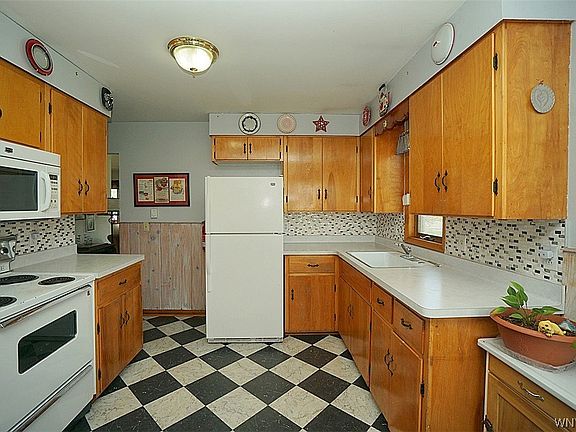 2nd image of 8698 Coleman Rd
