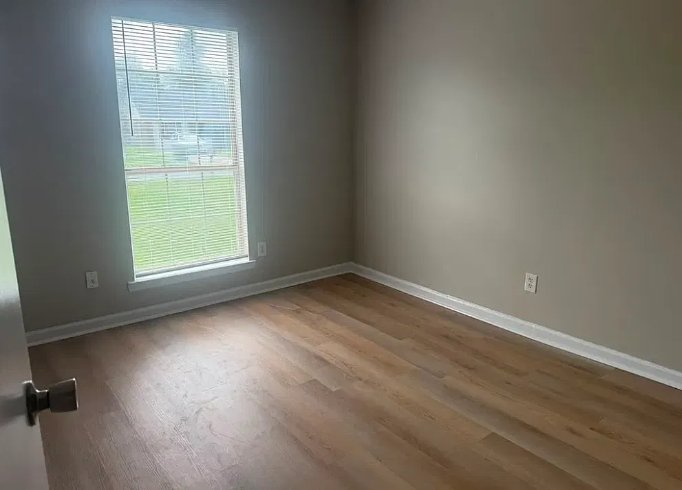 5 bed, 1967 sqft, $2,080 — Photo 4