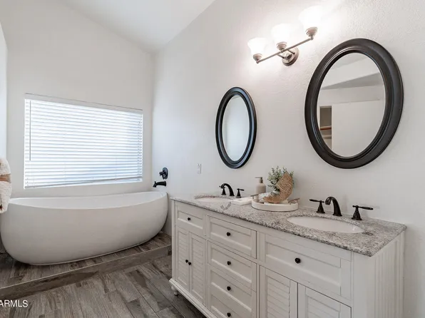 937 N OWL Circle, Gilbert, AZ 85234