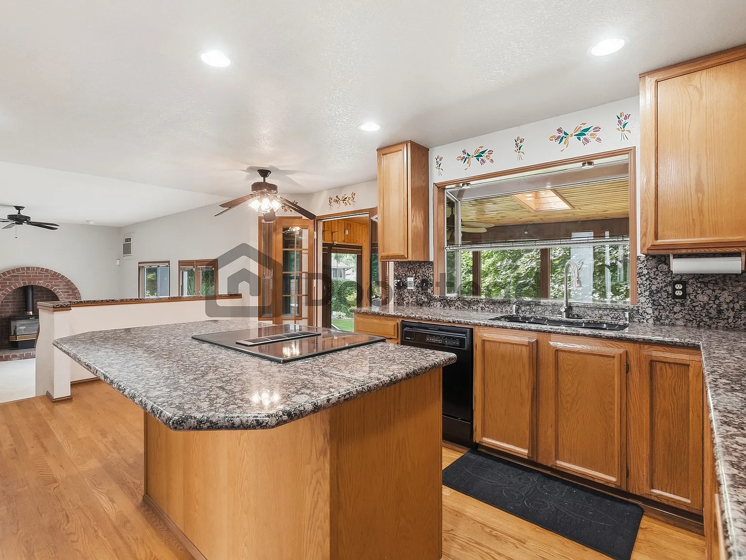 4 bed, 2.5 bath, 4051 sqft, $4,500 — Photo 4