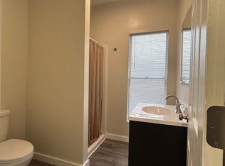 219 & 221 E Wayne St #221-1/2, Kendallville, IN