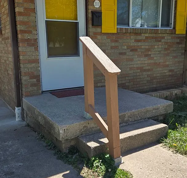 301 S Gray St — Photo 1