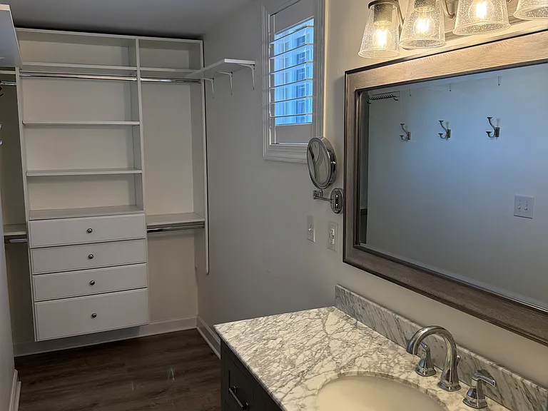 703 S Lake Shore Dr #H — Photo 10