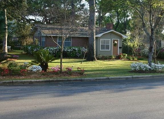 4th image of 727 E College Ave