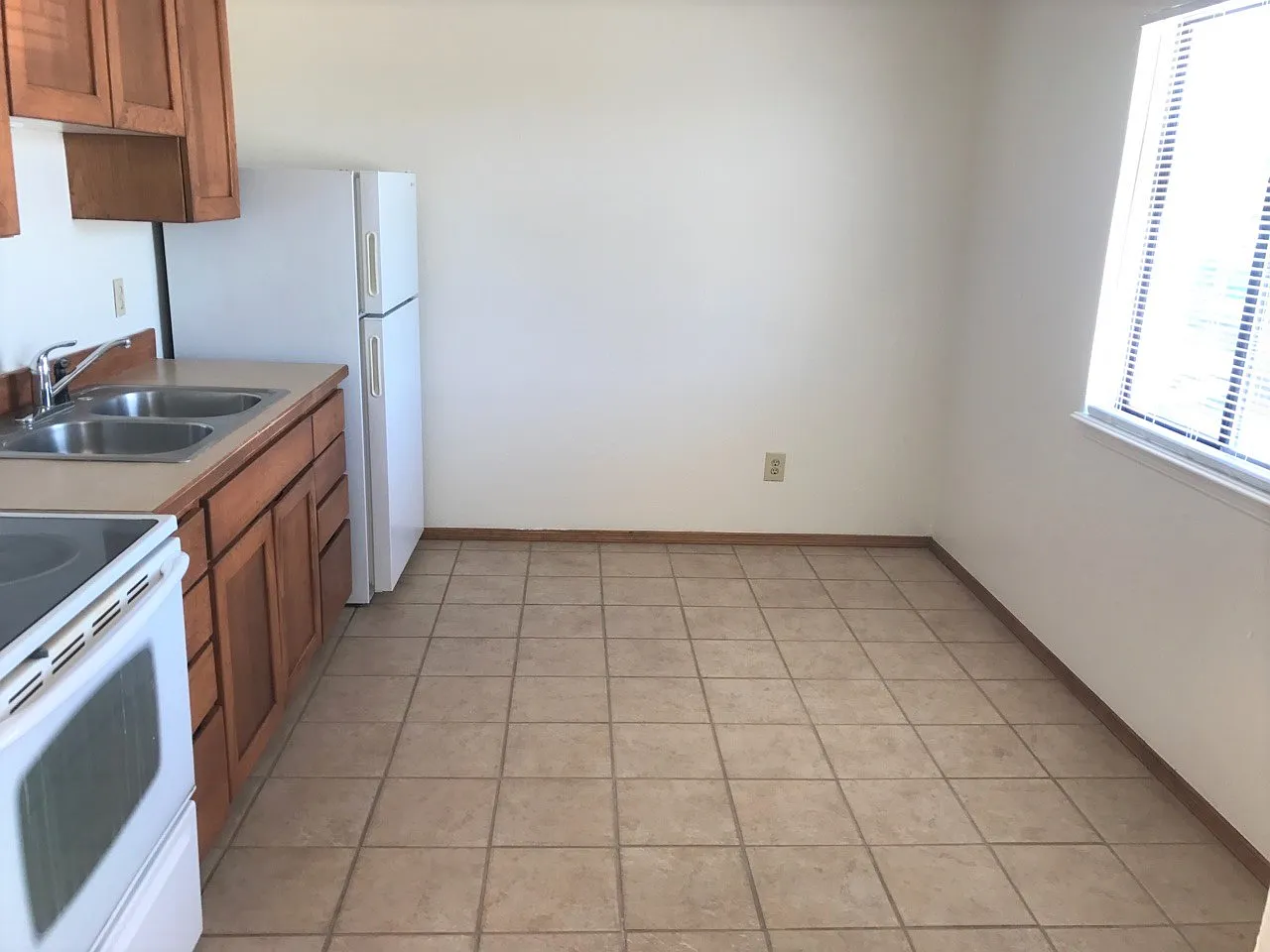 2 bed, 833 sqft, $985 — Photo 4