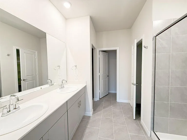 1909 Canyon Ln — Photo 11