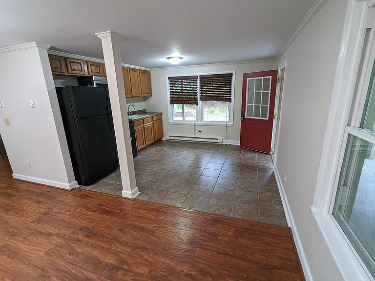 122 Laurel Manor Ln #B — Photo 3
