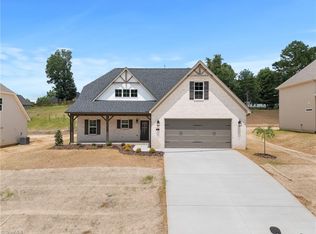 6957 Orchard Path Dr, Clemmons, NC 27012