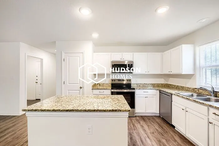 204 Coronado Ave — Photo 6