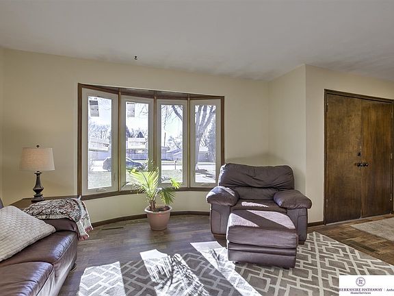 5th image of 9126 Park Dr