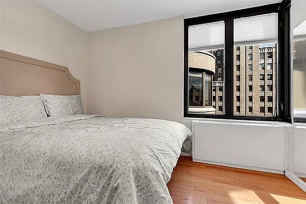 Rented by R New York | media 24