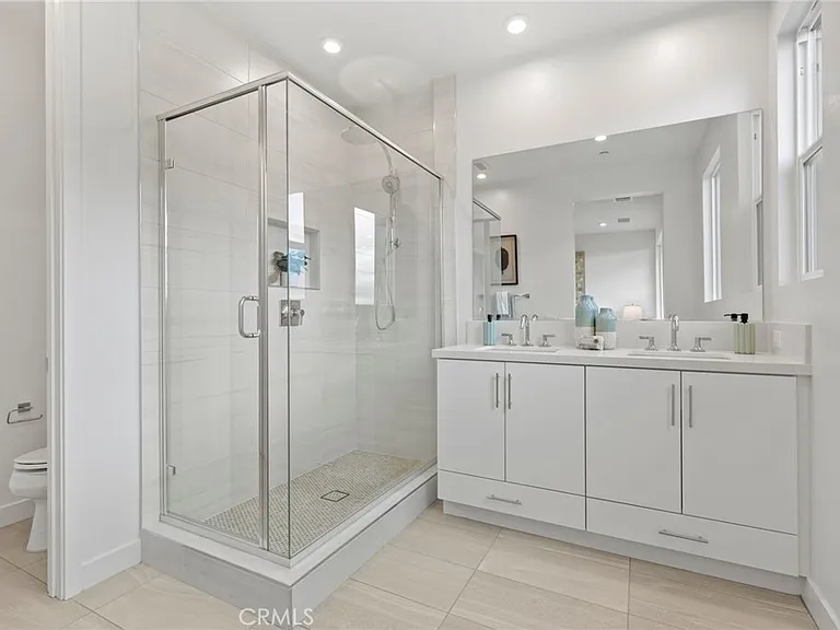585 S Lyon St — Photo 5