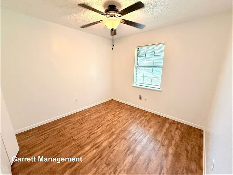 106 N Fairview St — Photo 11
